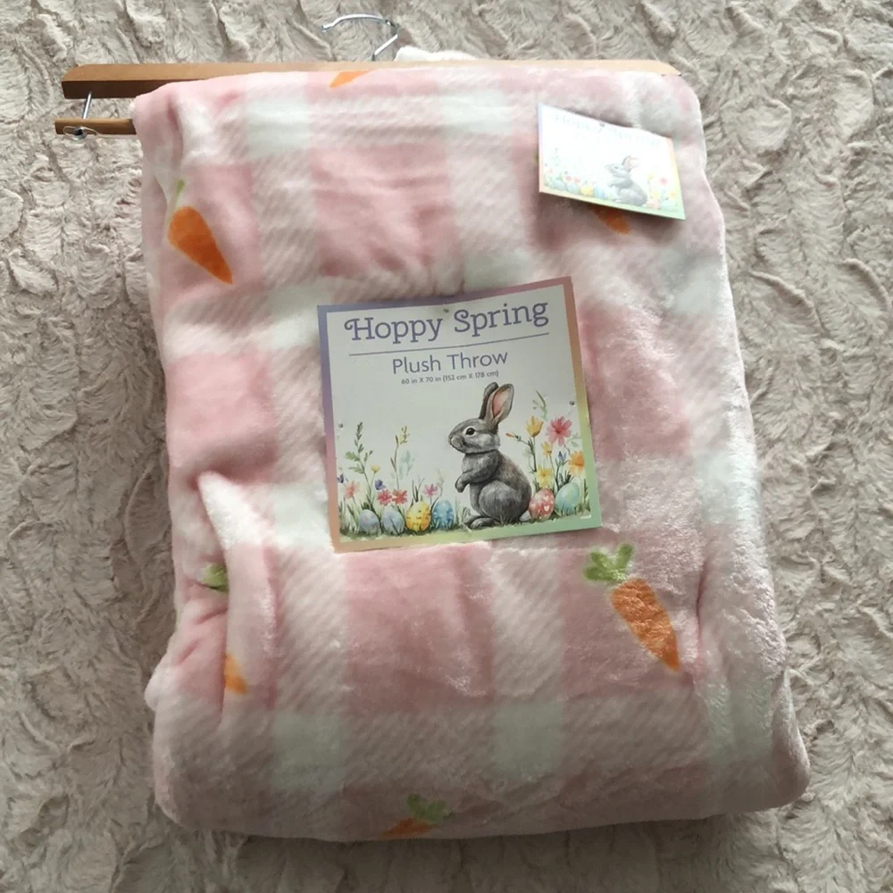 HOPPY SPRING Plush Throw Blanket - Pink & White with a Carrot Design
